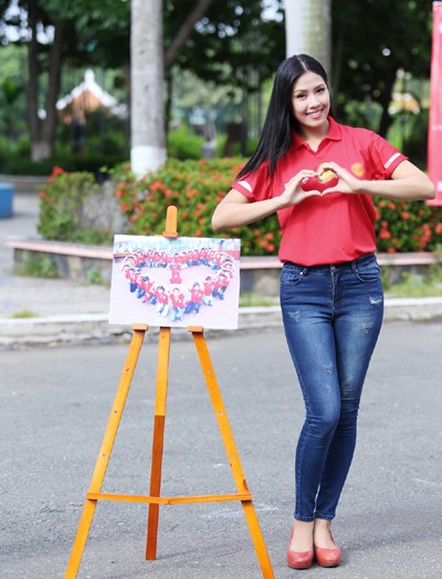 Hoa hậu Biển Nguyễn Thị Loan đi vận động hiến máu nhân đạo ảnh 7