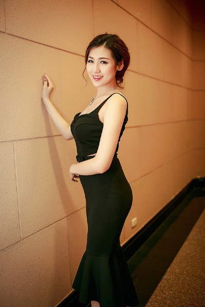 Hoa hậu Ngọc Hân hội ngộ Á hậu Tú Anh, Hoàng Anh ảnh 2