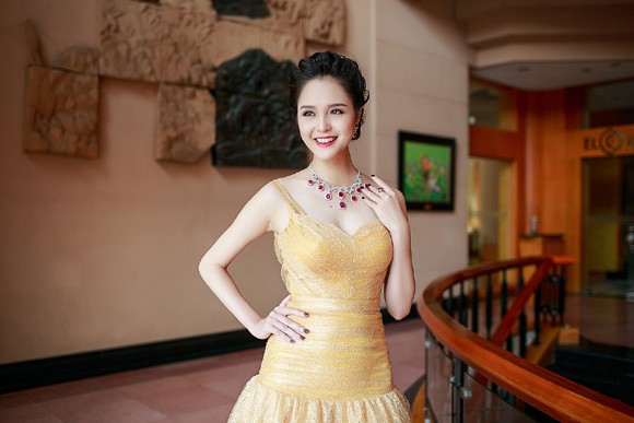 Hoa hậu Ngọc Hân hội ngộ Á hậu Tú Anh, Hoàng Anh ảnh 3