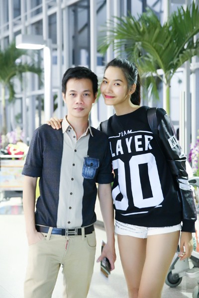 Dàn Hoa hậu và người mẫu Việt hội ngộ sân bay lên đường sang Ý ảnh 3