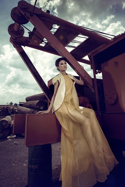 Á quân Next Top Model Kha Mỹ Vân khoe dáng siêu thon trong bộ sưu tập của Hồng Lam ảnh 8