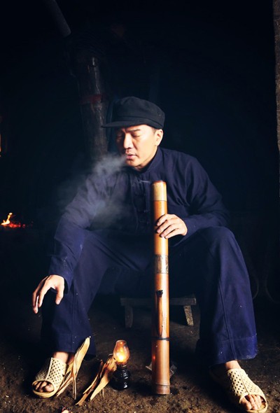 Mr Đàm nhuộm răng đen, "bắn" thuốc lào sòng sọc ảnh 4