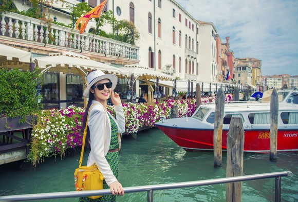 Hoa hậu Ngọc Hân lãng mạn tại Venice ảnh 3