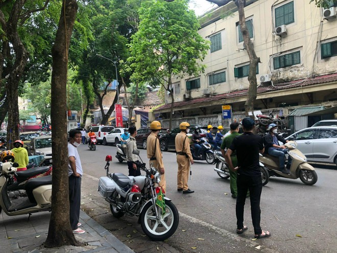 Tăng phí gửi xe gây bức xúc, 6 bãi trông giữ xe quận Hoàn Kiếm bị xử phạt hơn 40 triệu đồng ảnh 2