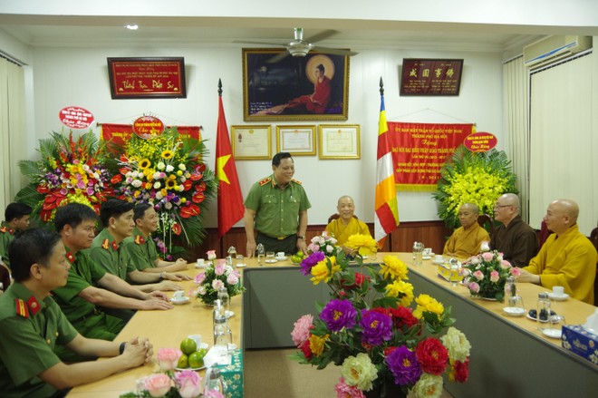 Giám đốc Công an thành phố Hà Nội chúc mừng Lễ Phật đản Phật lịch 2566 - Dương lịch 2022 ảnh 2