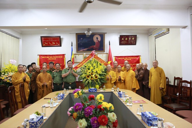 Công an Hà Nội chúc mừng Tân Ban trị sự Giáo hội Phật giáo Việt Nam thành phố Hà Nội ảnh 1