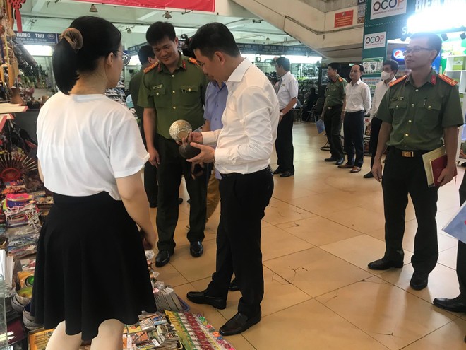 Trên 2.000 hộ kinh doanh chợ Đồng Xuân tham gia đấu tranh phòng chống tội phạm ảnh 9