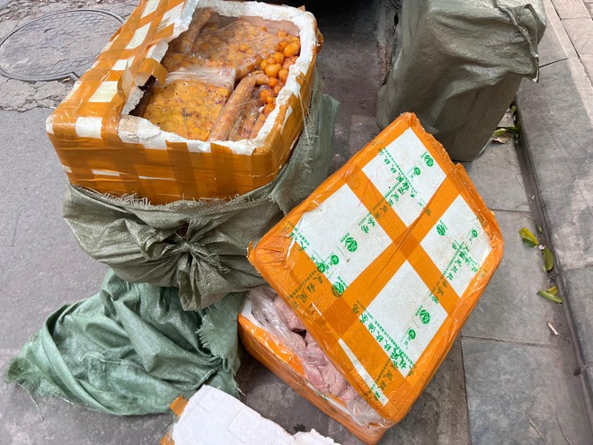 Kinh hãi hơn 1 tấn nầm đang phân hủy tuồn về Hà Nội phục vụ các quán lẩu nướng ảnh 3